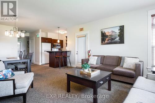 110 - 115 Fairway Court, Blue Mountains, ON - Indoor Photo Showing Living Room