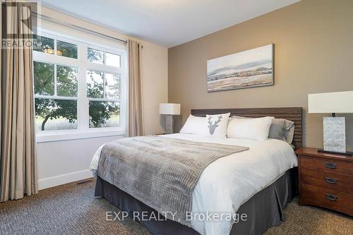 110 - 115 Fairway Court, Blue Mountains, ON - Indoor Photo Showing Bedroom