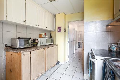 25 Chestnut Avenue, Hamilton, ON - Indoor Photo Showing Kitchen