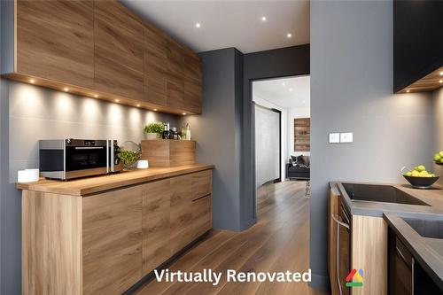 25 Chestnut Avenue, Hamilton, ON - Indoor Photo Showing Kitchen