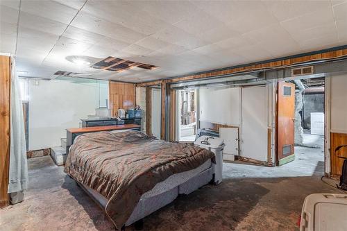 25 Chestnut Avenue, Hamilton, ON - Indoor Photo Showing Bedroom