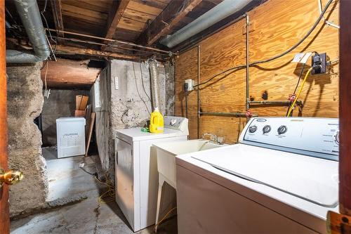 25 Chestnut Avenue, Hamilton, ON - Indoor Photo Showing Laundry Room