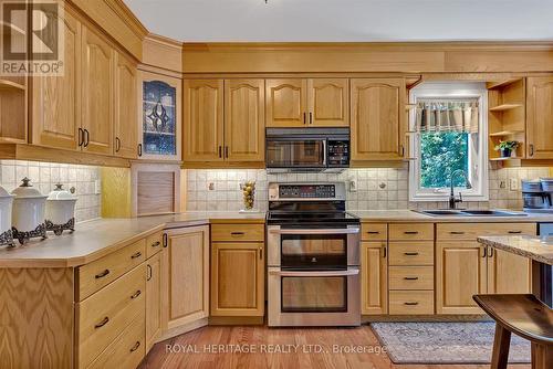 20 Olympia Court, Kawartha Lakes (Lindsay), ON - Indoor Photo Showing Kitchen