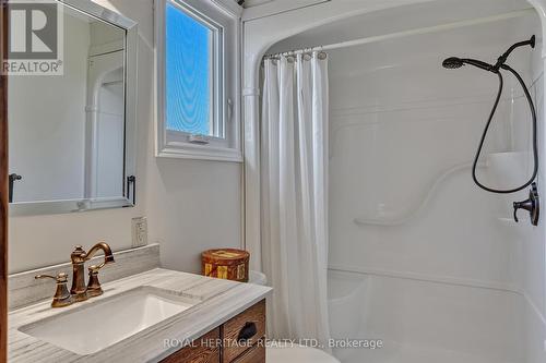 20 Olympia Court, Kawartha Lakes (Lindsay), ON - Indoor Photo Showing Bathroom