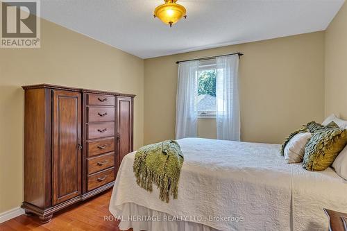 20 Olympia Court, Kawartha Lakes (Lindsay), ON - Indoor Photo Showing Bedroom