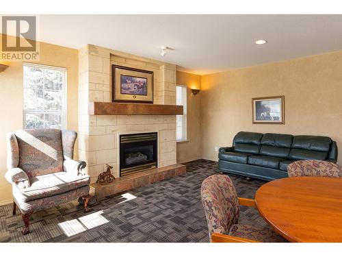 680 Valley Road Unit# 21, Kelowna, BC - Indoor Photo Showing Living Room With Fireplace