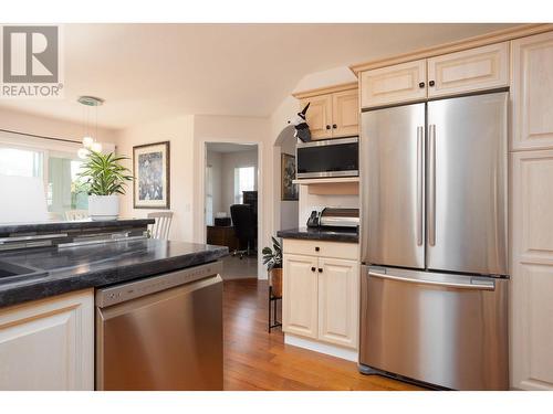 680 Valley Road Unit# 21, Kelowna, BC - Indoor Photo Showing Kitchen