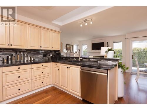 680 Valley Road Unit# 21, Kelowna, BC - Indoor Photo Showing Kitchen