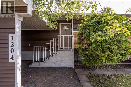 1204 S Tabor Boulevard, Prince George, BC - Indoor Photo Showing Kitchen With Double Sink