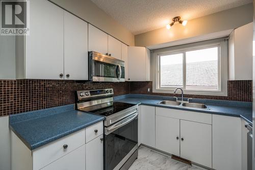 1204 S Tabor Boulevard, Prince George, BC - Indoor Photo Showing Kitchen