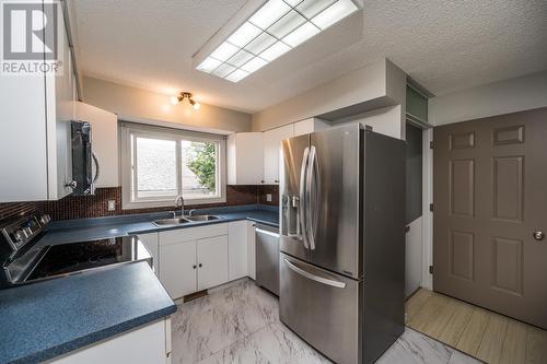 1204 S Tabor Boulevard, Prince George, BC - Indoor Photo Showing Kitchen With Double Sink