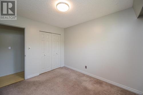 1204 S Tabor Boulevard, Prince George, BC - Indoor Photo Showing Kitchen With Double Sink