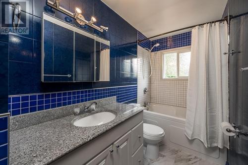 1204 S Tabor Boulevard, Prince George, BC - Indoor Photo Showing Kitchen With Double Sink