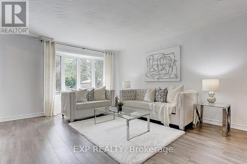 3381 Kelowna Court, Mississauga (Erindale), ON - Indoor Photo Showing Living Room