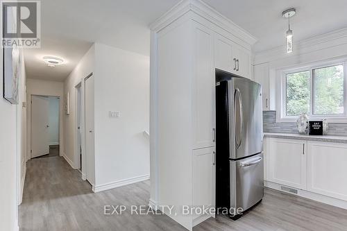 3381 Kelowna Court, Mississauga (Erindale), ON - Indoor Photo Showing Kitchen