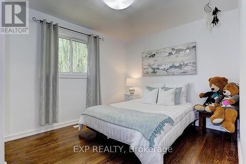 3381 Kelowna Court, Mississauga (Erindale), ON - Indoor Photo Showing Bedroom