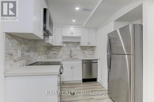 3381 Kelowna Court, Mississauga (Erindale), ON - Indoor Photo Showing Kitchen