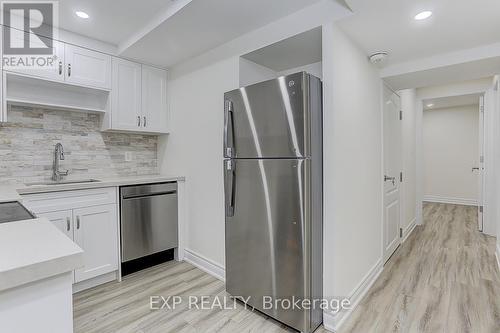 3381 Kelowna Court, Mississauga (Erindale), ON - Indoor Photo Showing Kitchen