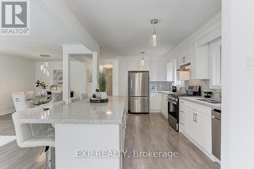 3381 Kelowna Court, Mississauga (Erindale), ON - Indoor Photo Showing Kitchen With Upgraded Kitchen