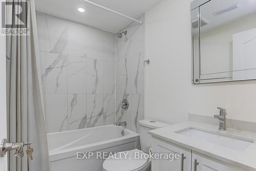 3381 Kelowna Court, Mississauga (Erindale), ON - Indoor Photo Showing Bathroom