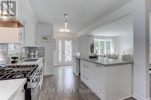 3381 Kelowna Court, Mississauga (Erindale), ON - Indoor Photo Showing Kitchen With Double Sink With Upgraded Kitchen