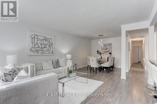 3381 Kelowna Court, Mississauga (Erindale), ON - Indoor Photo Showing Living Room