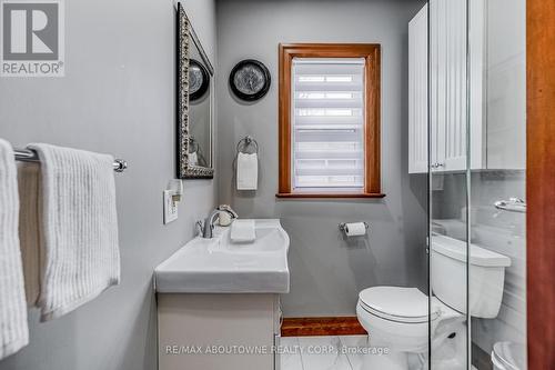 26 Harold Street, Brampton (Downtown Brampton), ON - Indoor Photo Showing Bathroom