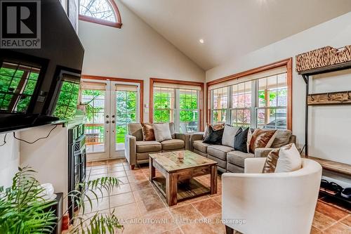 26 Harold Street, Brampton (Downtown Brampton), ON - Indoor Photo Showing Living Room