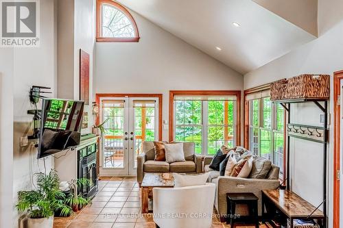 26 Harold Street, Brampton, ON - Indoor Photo Showing Living Room