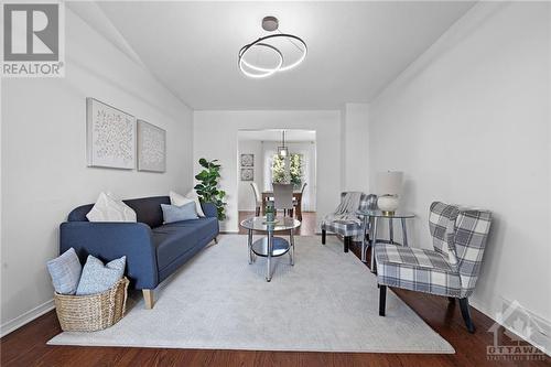 16 Burlington Crescent, Ottawa, ON - Indoor Photo Showing Living Room