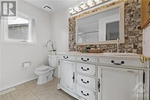 16 Burlington Crescent, Ottawa, ON - Indoor Photo Showing Bathroom