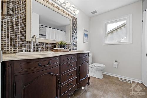 16 Burlington Crescent, Ottawa, ON - Indoor Photo Showing Bathroom