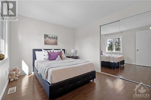 16 Burlington Crescent, Ottawa, ON - Indoor Photo Showing Bedroom