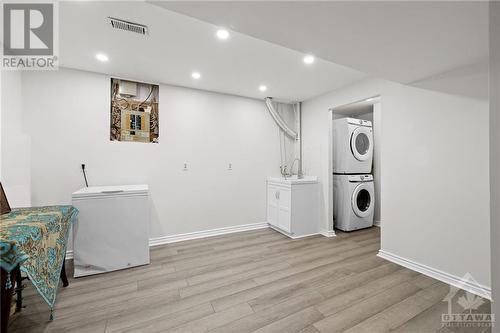 16 Burlington Crescent, Ottawa, ON - Indoor Photo Showing Laundry Room