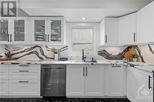 16 Burlington Crescent, Ottawa, ON - Indoor Photo Showing Kitchen