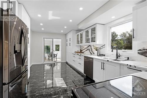 16 Burlington Crescent, Ottawa, ON - Indoor Photo Showing Kitchen