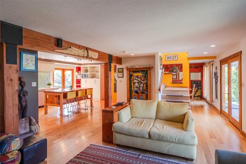 830 Three Mile Road, Penticton, BC - Indoor Photo Showing Living Room