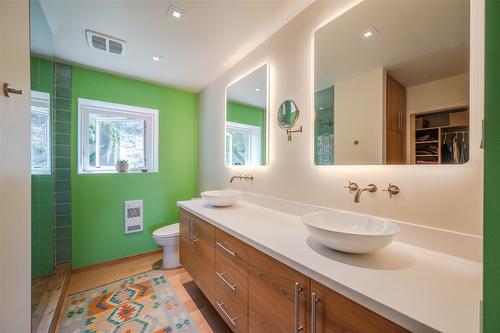 830 Three Mile Road, Penticton, BC - Indoor Photo Showing Bathroom