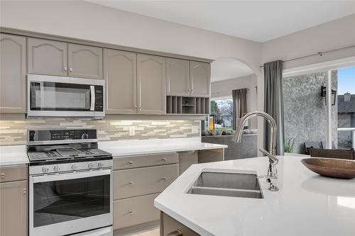 1634 Vineyard Drive, West Kelowna, BC - Indoor Photo Showing Kitchen With Double Sink