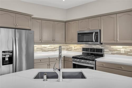 1634 Vineyard Drive, West Kelowna, BC - Indoor Photo Showing Kitchen With Double Sink