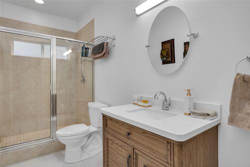 1634 Vineyard Drive, West Kelowna, BC - Indoor Photo Showing Bathroom