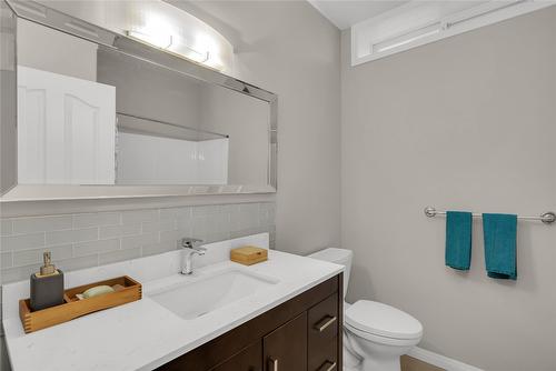 1634 Vineyard Drive, West Kelowna, BC - Indoor Photo Showing Bathroom