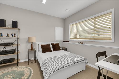 1634 Vineyard Drive, West Kelowna, BC - Indoor Photo Showing Bedroom