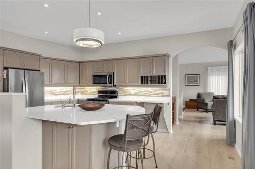 1634 Vineyard Drive, West Kelowna, BC - Indoor Photo Showing Kitchen