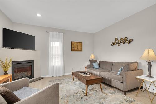 1634 Vineyard Drive, West Kelowna, BC - Indoor Photo Showing Living Room With Fireplace