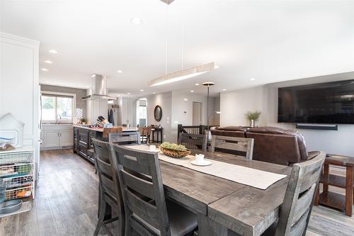 890 Dougall Road, Kelowna, BC - Indoor Photo Showing Dining Room