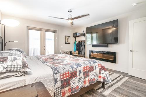 890 Dougall Road, Kelowna, BC - Indoor Photo Showing Bedroom