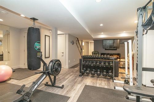 890 Dougall Road, Kelowna, BC - Indoor Photo Showing Gym Room