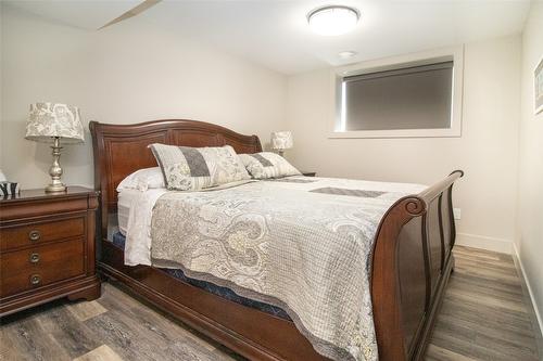 890 Dougall Road, Kelowna, BC - Indoor Photo Showing Bedroom