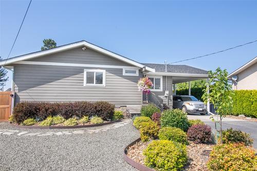 890 Dougall Road, Kelowna, BC - Outdoor